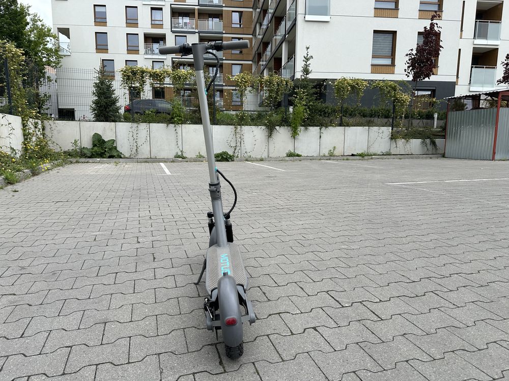Motus Scooty 10 Plus