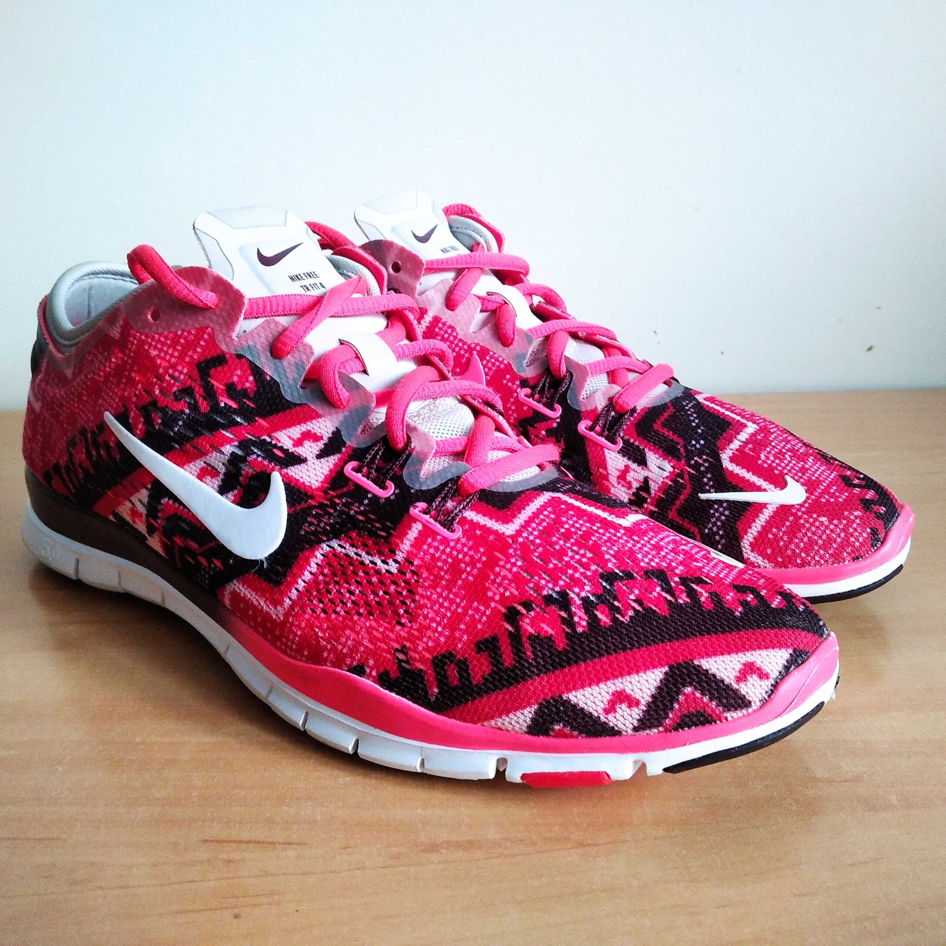Profesjonalne buty biegowe NIKE Free Tr Fit 4 roz.eu-38.5