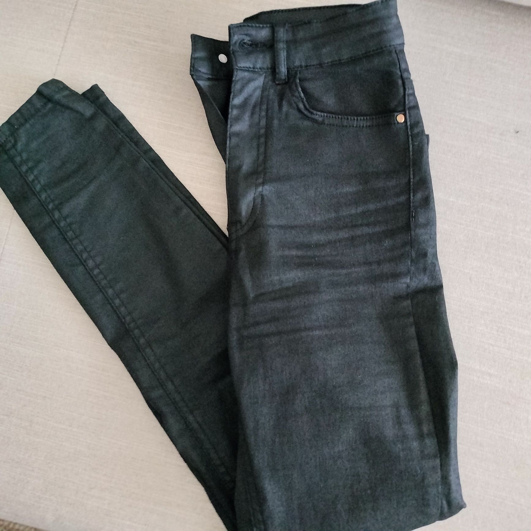 Calças skinny enceradas Zara 34/ Excelente estado