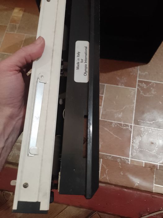 Друкарська машинка латиниця Італія