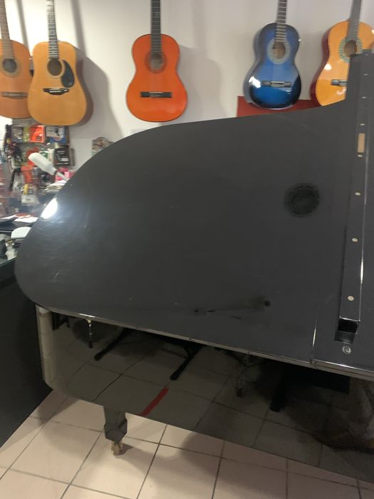 Piano Kawai de Cauda