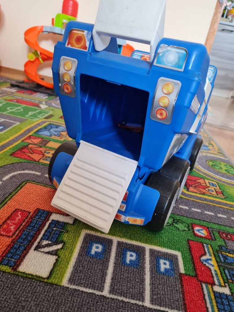 Duże policyjne auto do zabawy i jeżdżenia
