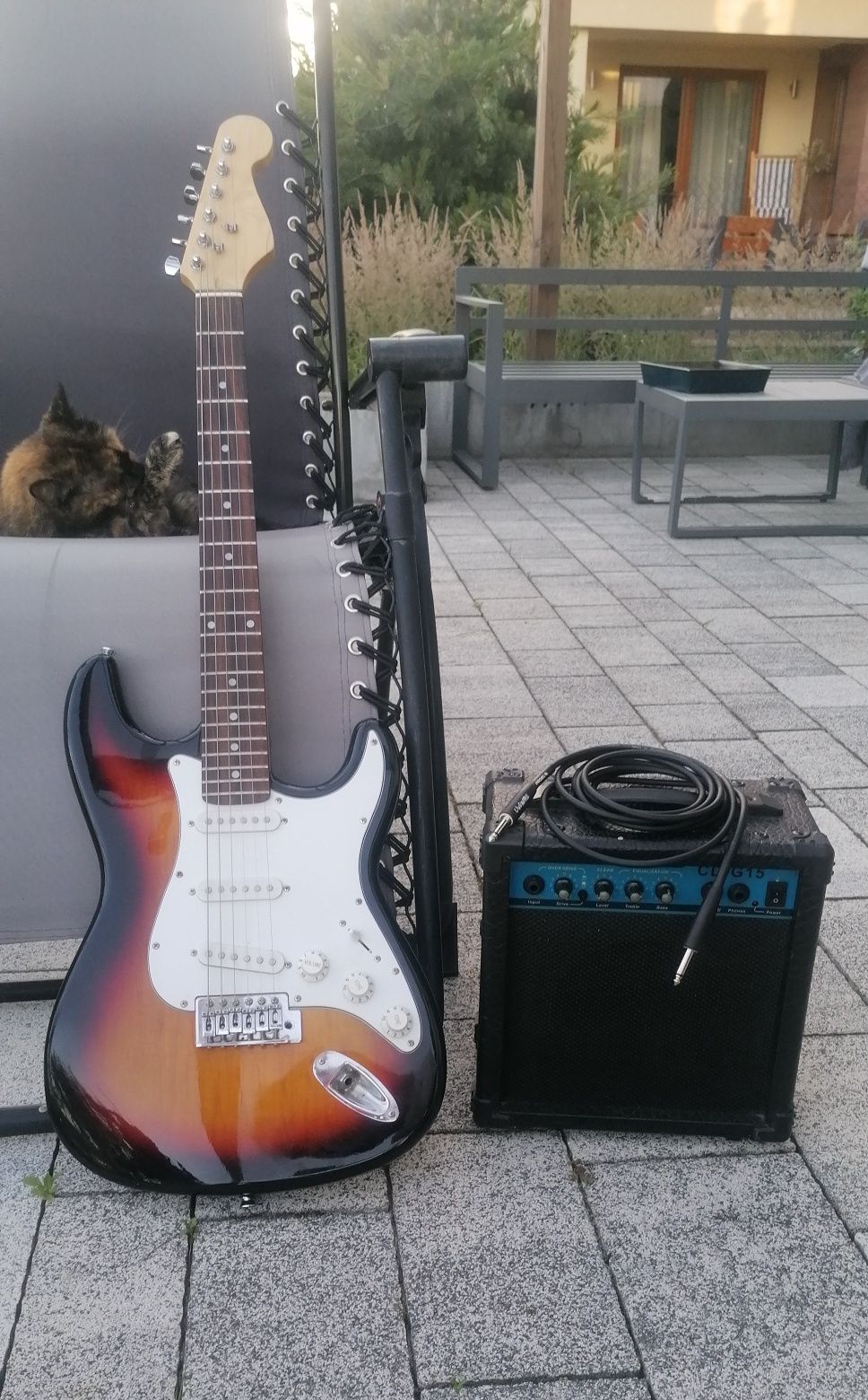 Gitara elektryczna, wzmacniacz, przewód