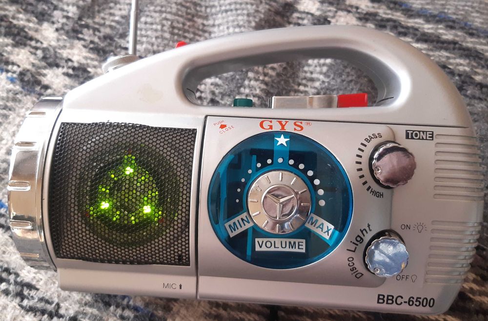 радіоприймач з ліхтариком GYS BBC-6500