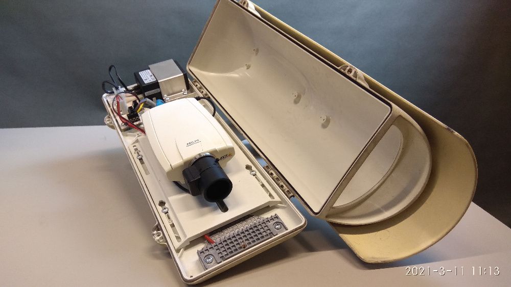 Kamery zewnętrzna AXIS - 2sztuki (223M, 211)+nowa obudowa+zasilacz