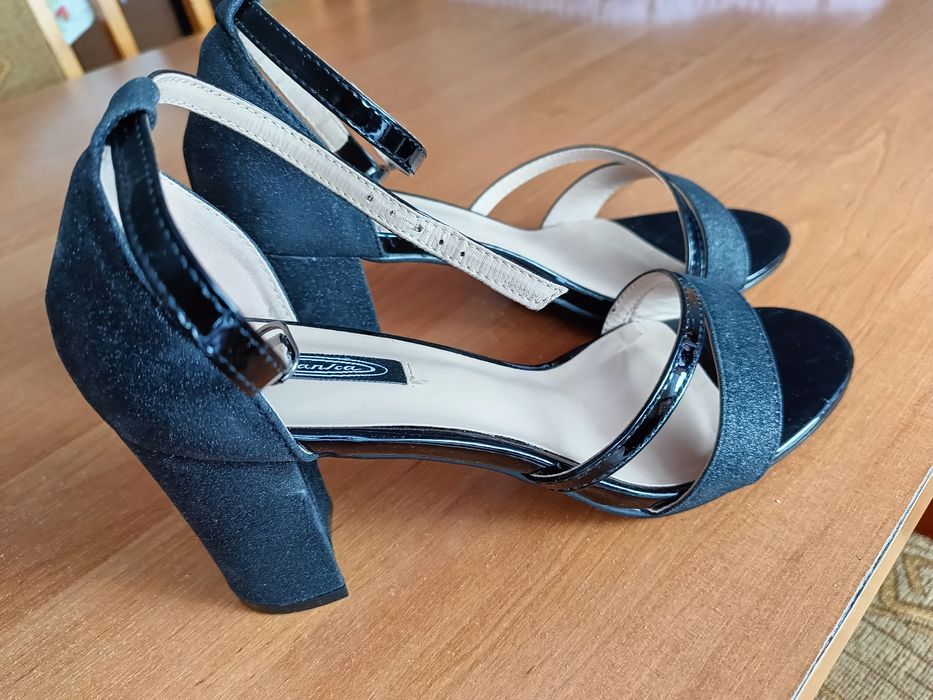 Czarne mieniące sandały rozmiar 40