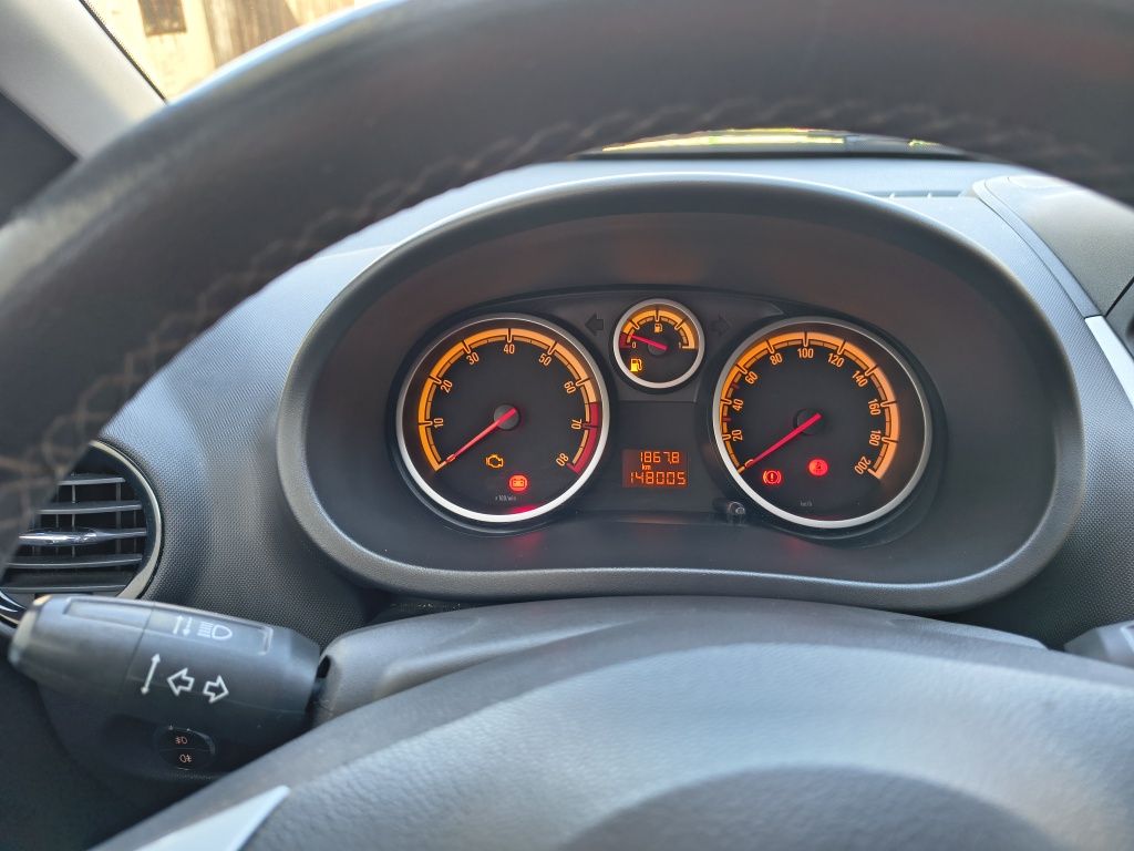 Opel Corsa D 1.4 lift 2011