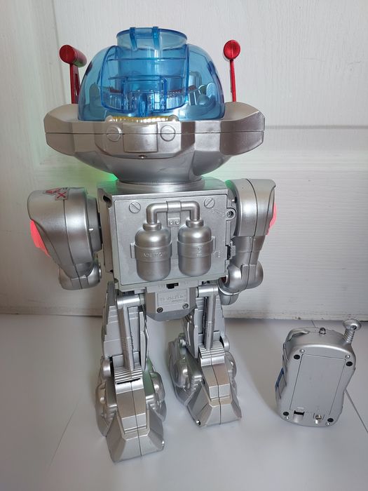 Робот на пульте управления