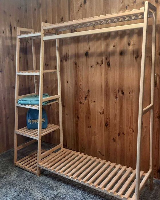 Дерев'яна стійка. Стійка  для одягу. Вішалка для одягу з дерева