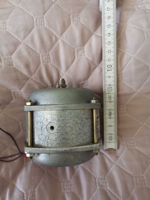 Silnik elektryczny marki "Iwi" motor 6W - "stara" produkcja