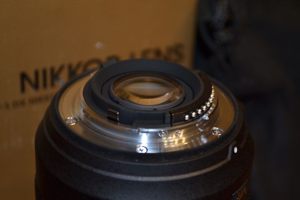 Об'єктив Nikon Nikkor 18 200VR II объектив