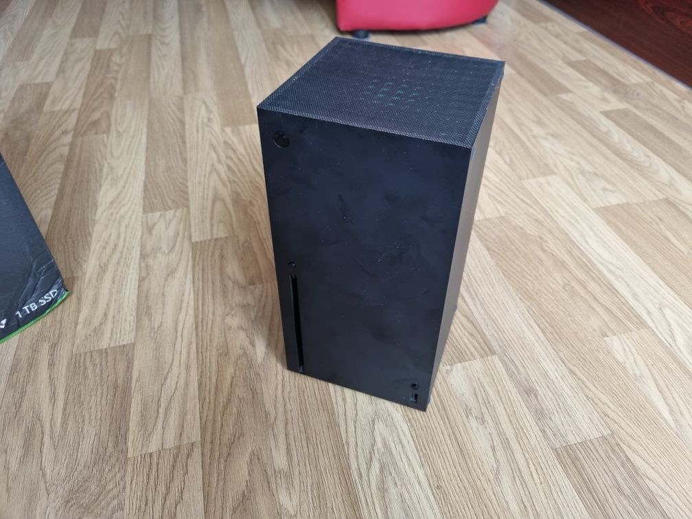 Xbox Series X 1Tb + pad + gry
