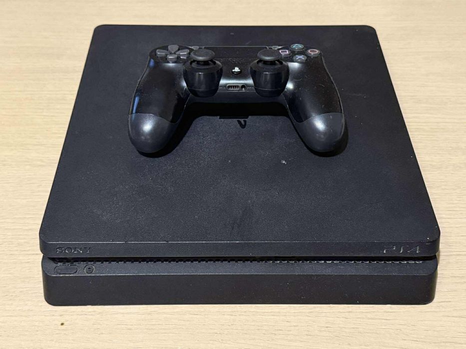 Konsola PlayStation 4 Slim z padem