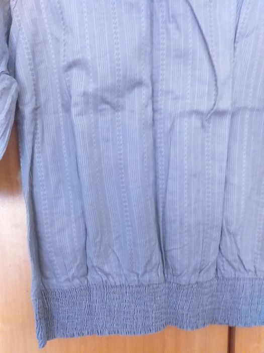 Blusa de senhora da stradivarius.