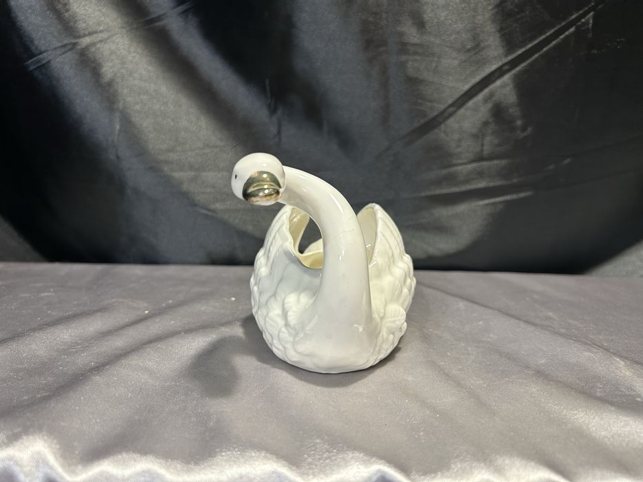 Ceramiczny Łabędź z Zakręconą Szyją – Elegancka Ozdoba