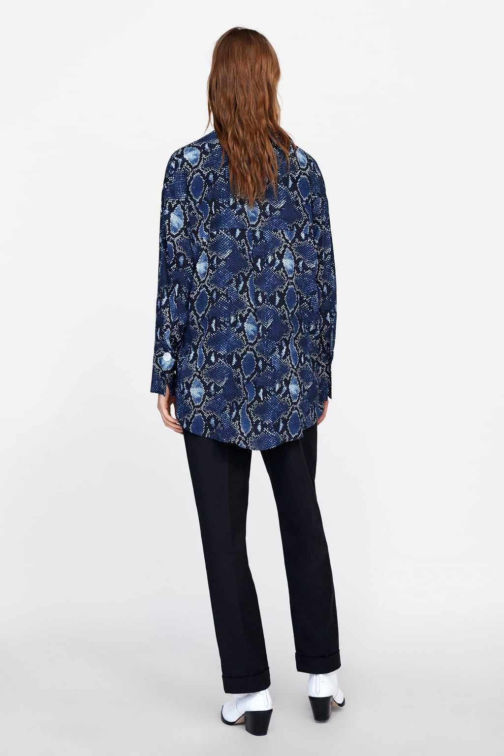 Blusa azul padrão serpente Zara Tam S (veste M) Nova