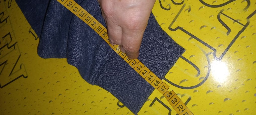 Bluza młodzieżowa z kapturem.
