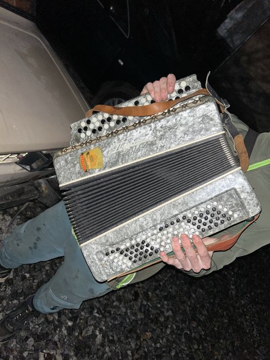 Продам баян «полліся»