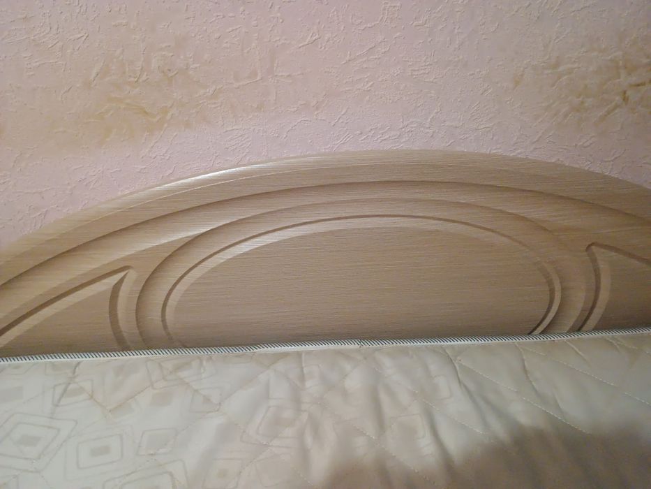 Срочно продам б/у ліжко , можна з матрацом (не обов'язково)