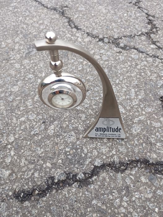 Vendo esta relógio muito bonito bom estado a trabalhar muito bem