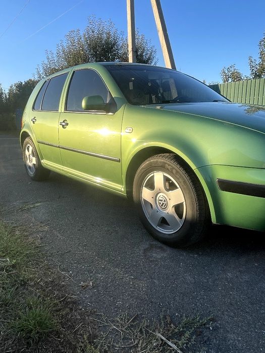 Продаю машину Volkswagen