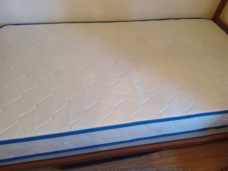 Cama de grades de solteira