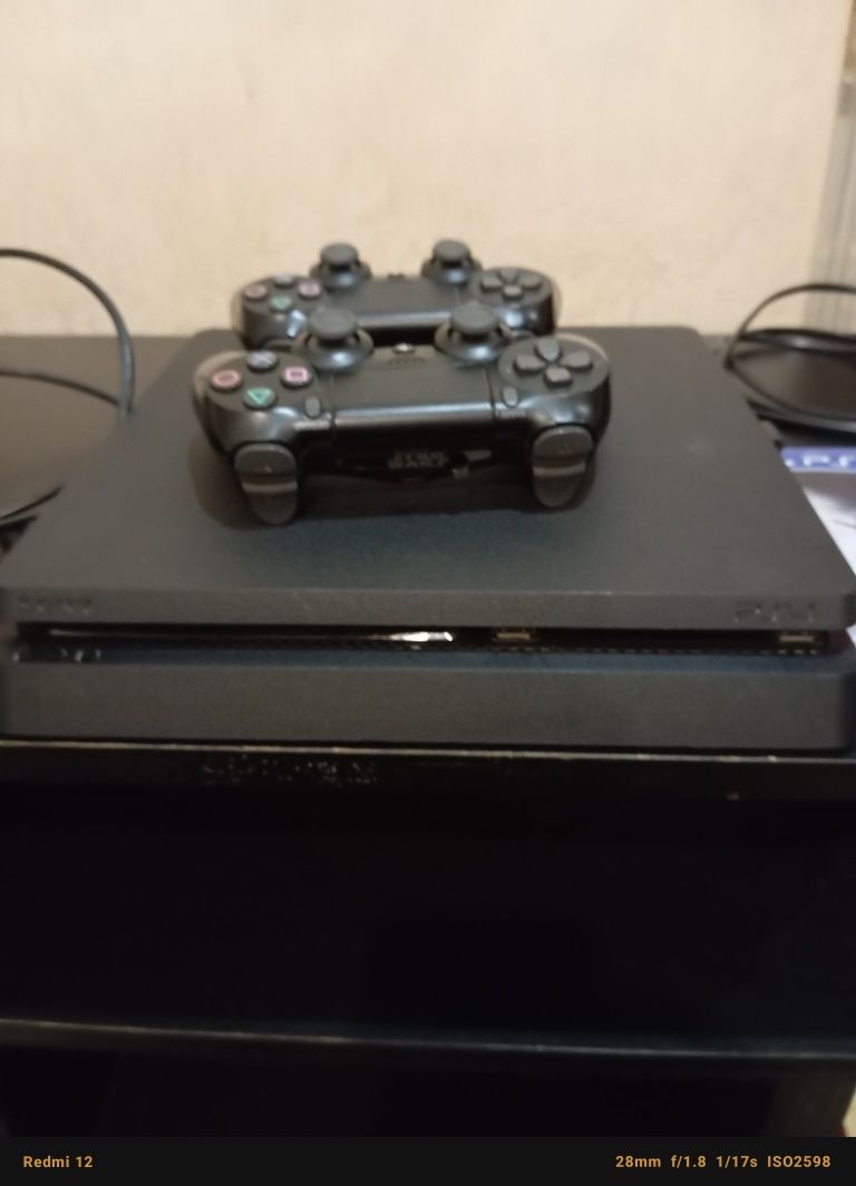 Продам playstation 4 slim 500 gb