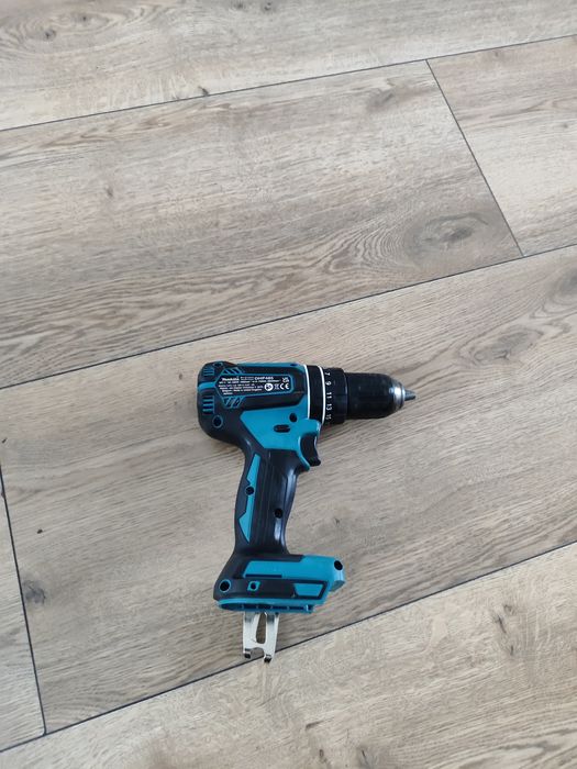 Akumulatorowa bezszczotkowa wkrętarka udarowa Makita DHP485, rok 2025