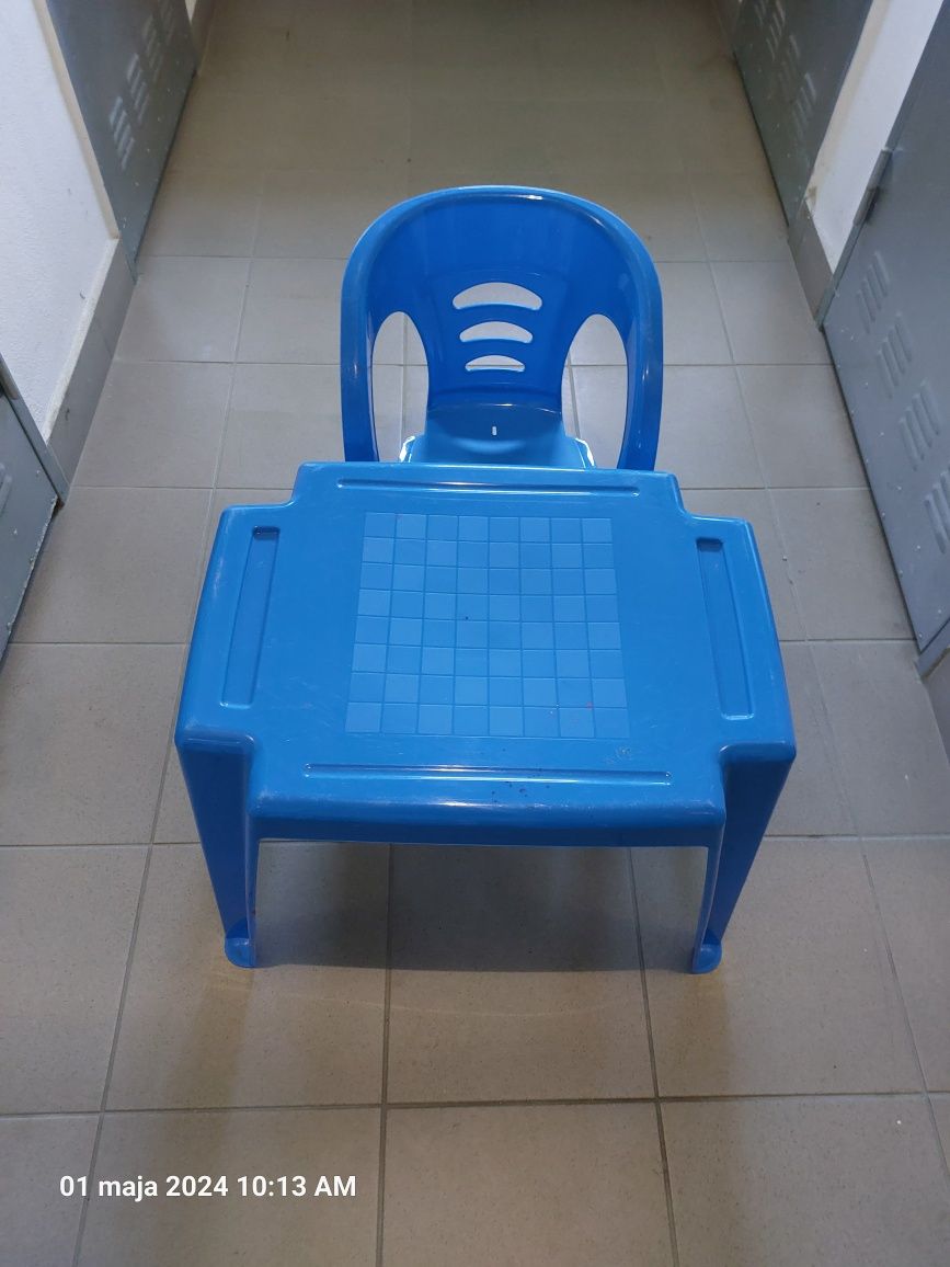 Stolik + krzesełko.