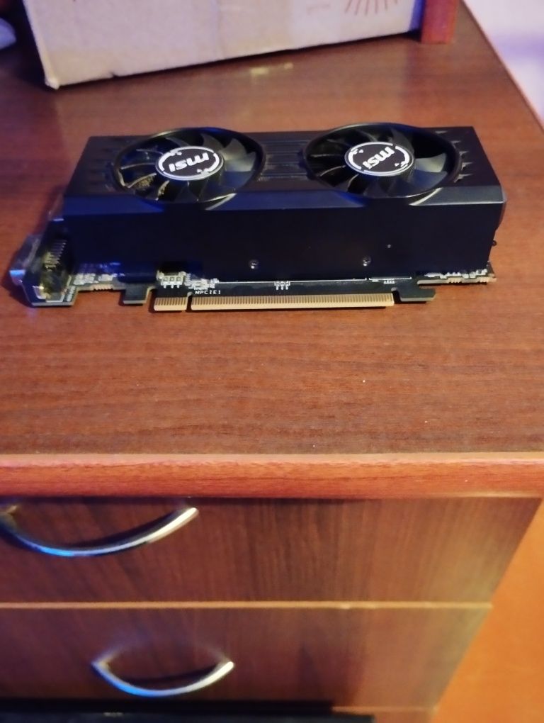 MSI Radeon рх 550 4GT LP OC