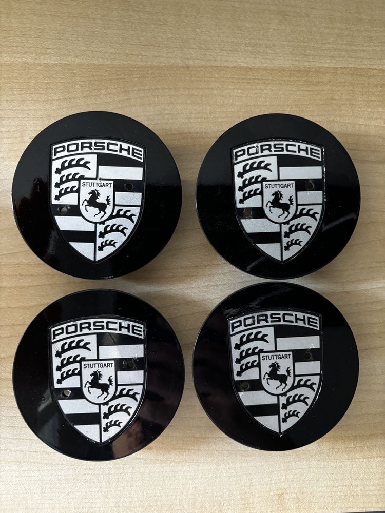 Conjunto de 4 centros de roda usados para jantes Porsche Cayenne