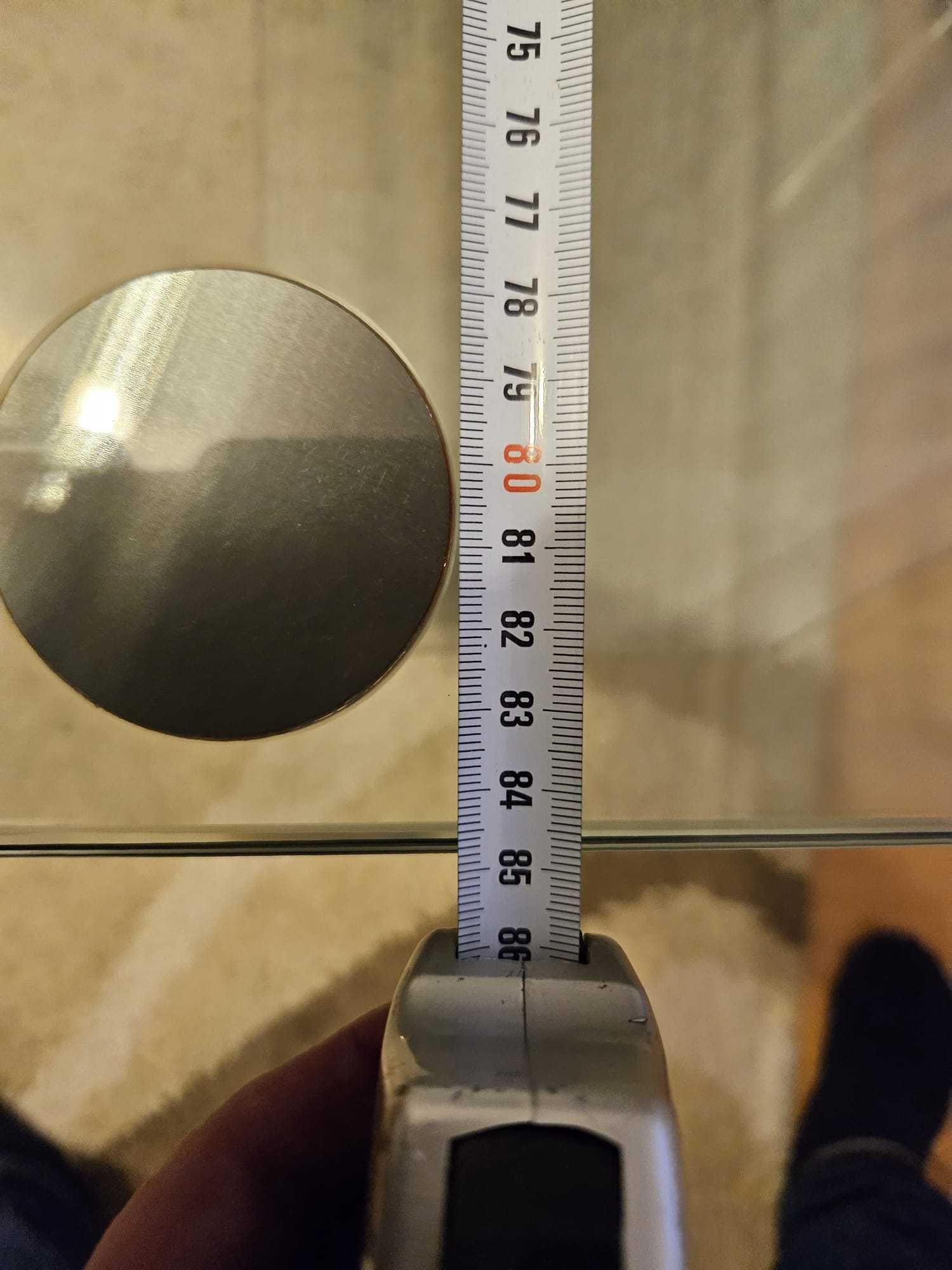 Szklany stolik pod telewizor