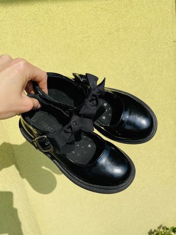 Туфлі чорні лакові для дівчинки