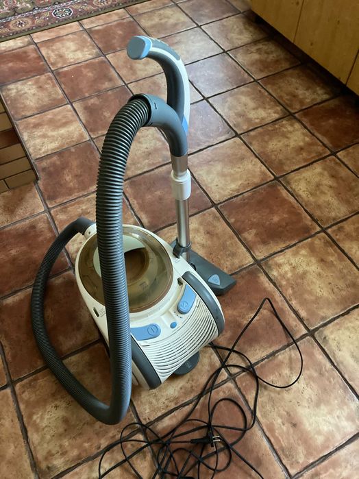 мощный пылесос с аквафильтром Delonghi wff 1600