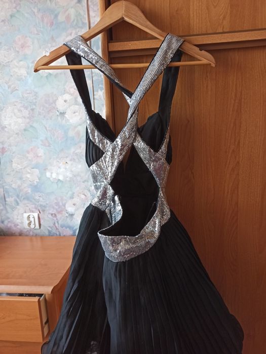 Короткое платье с пышной юбкой на праздник