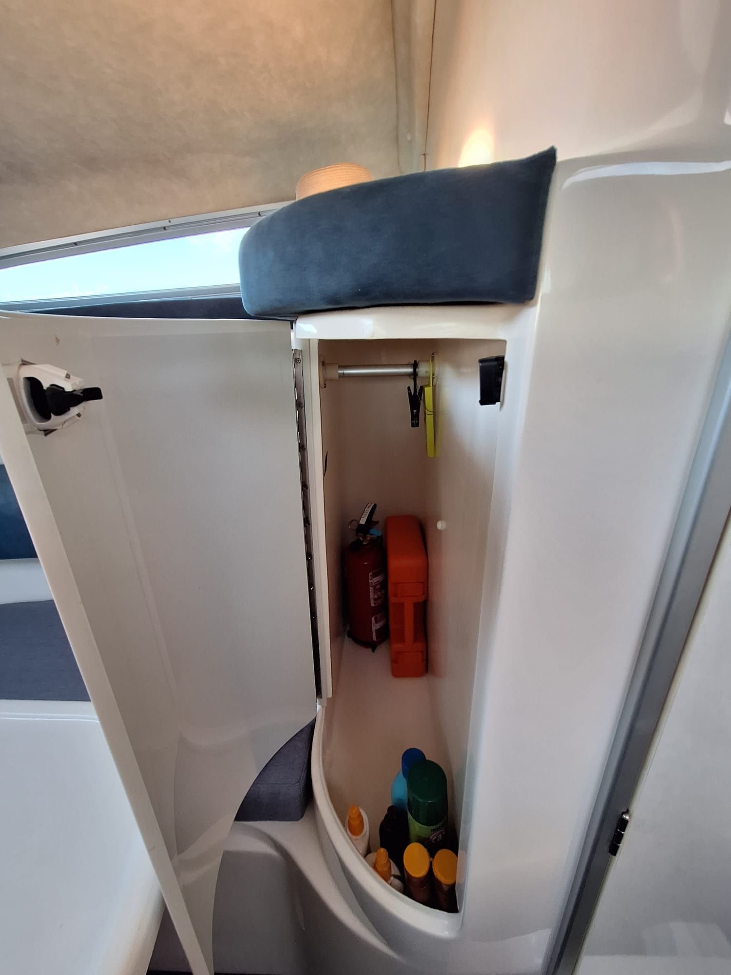 Barco gobhi 245 cabin