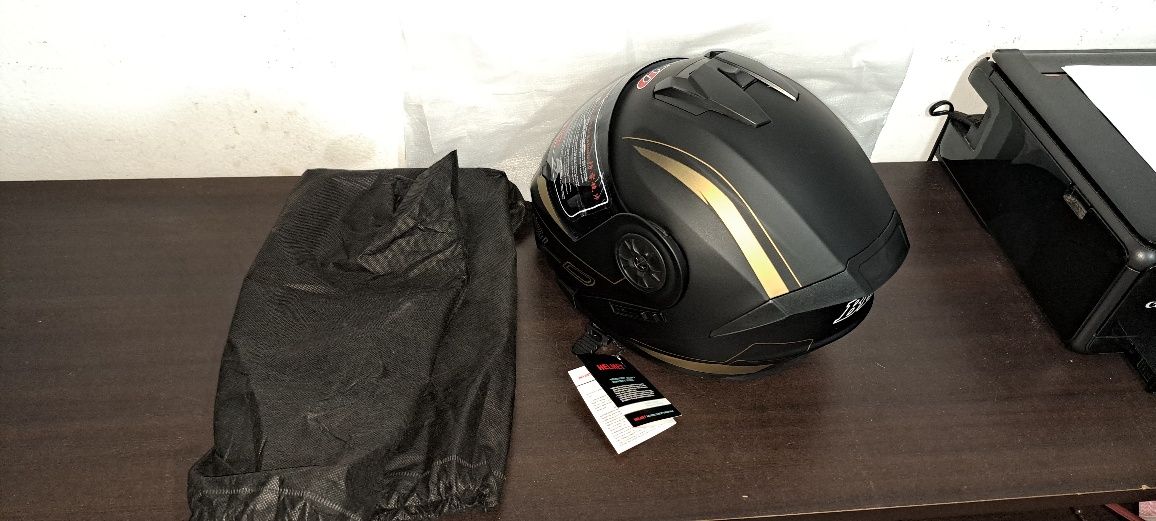 Capacete modular Preto e Dourado NOVO