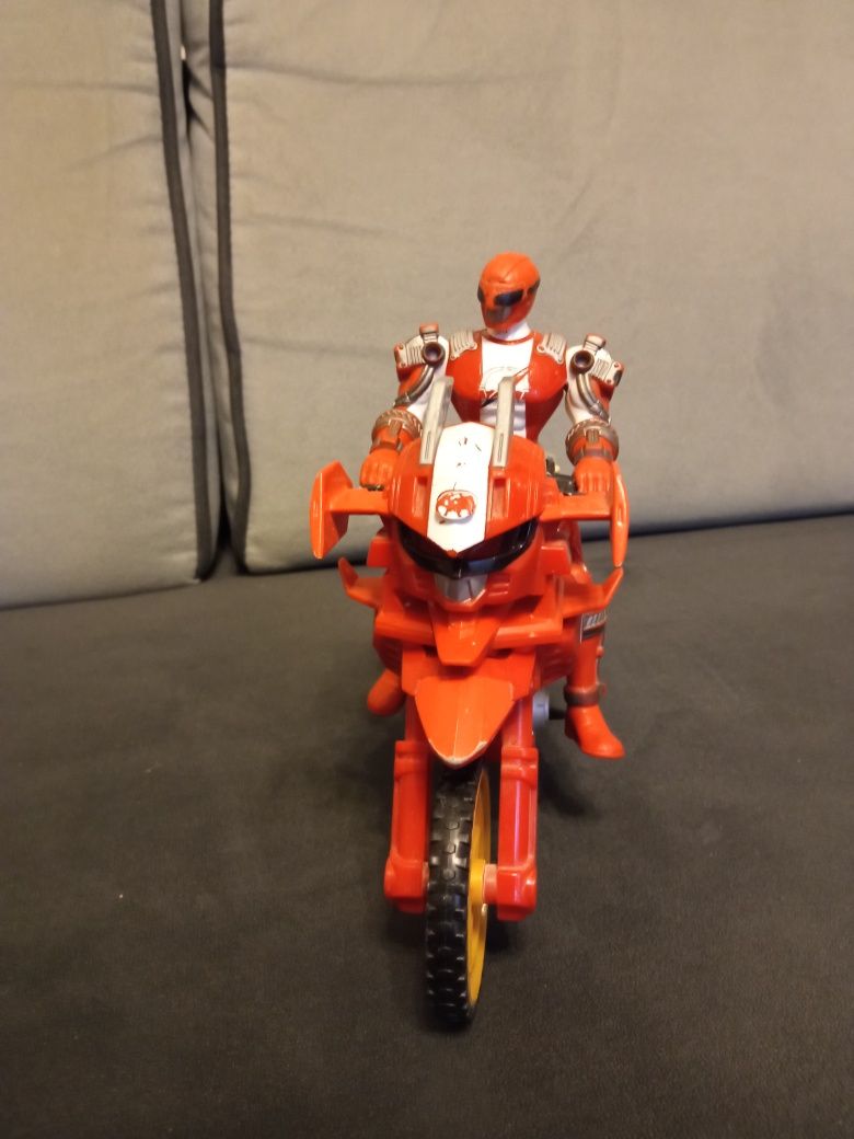 Figurka Power Rangers z motorem+ samolot z klocków