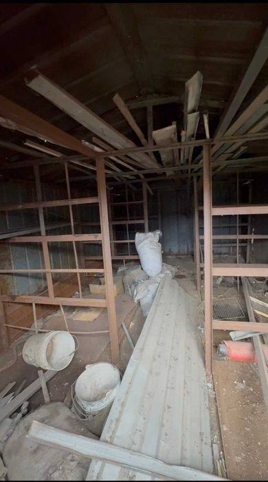 Продається гараж розміром 3,25 × 6 м.