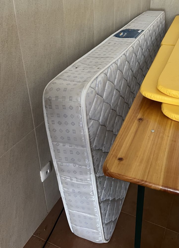 Cama solteiro com colchao nova