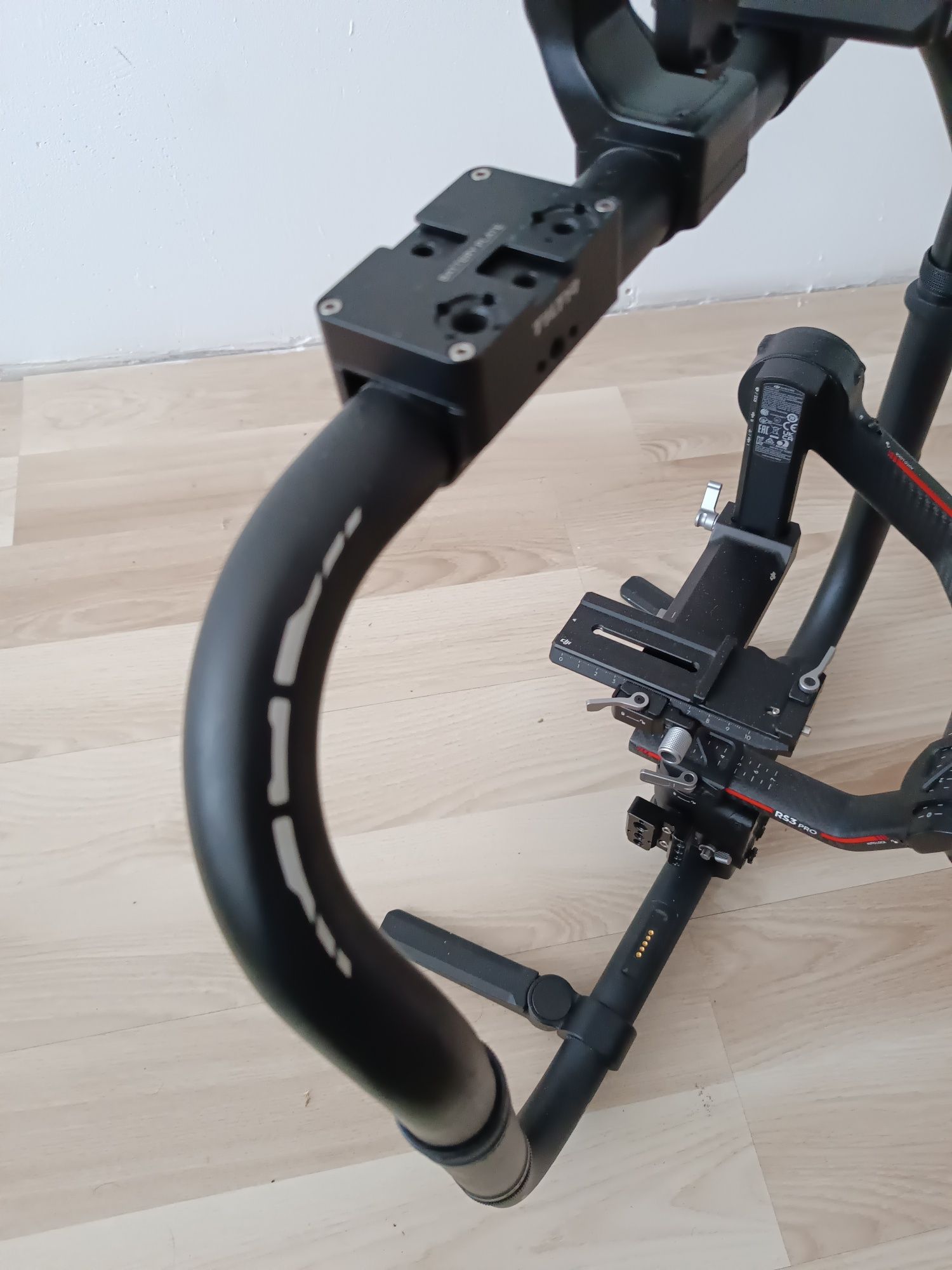 Dji Ronin rs3 pro combo + tilta basic ring v mount + power plate