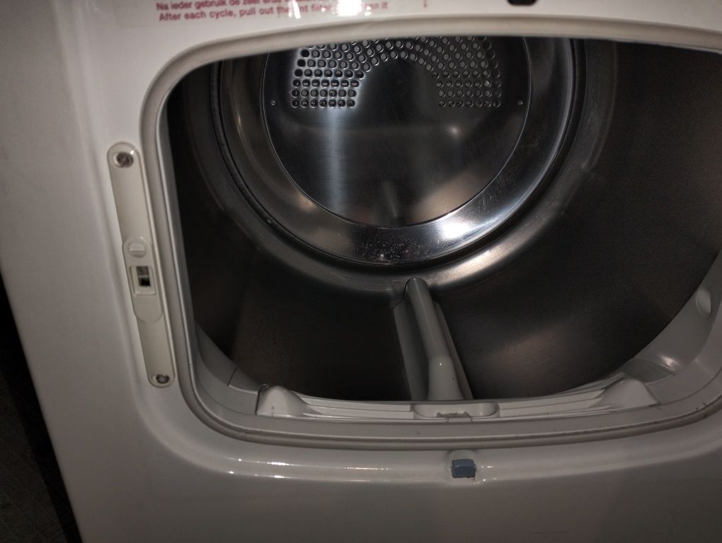 Vendo máquina de secar roupa como nova