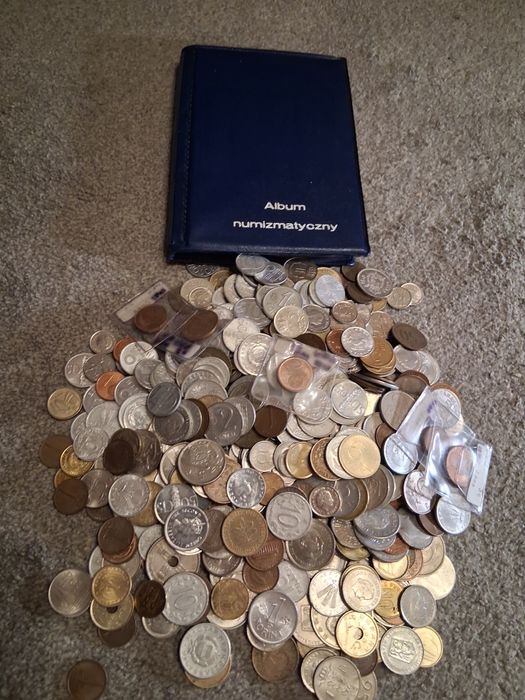 Monety dużo z klaserem