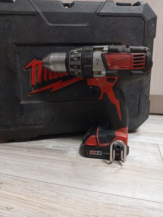 Продається акумуляторний шуруповерт Мілуокі у