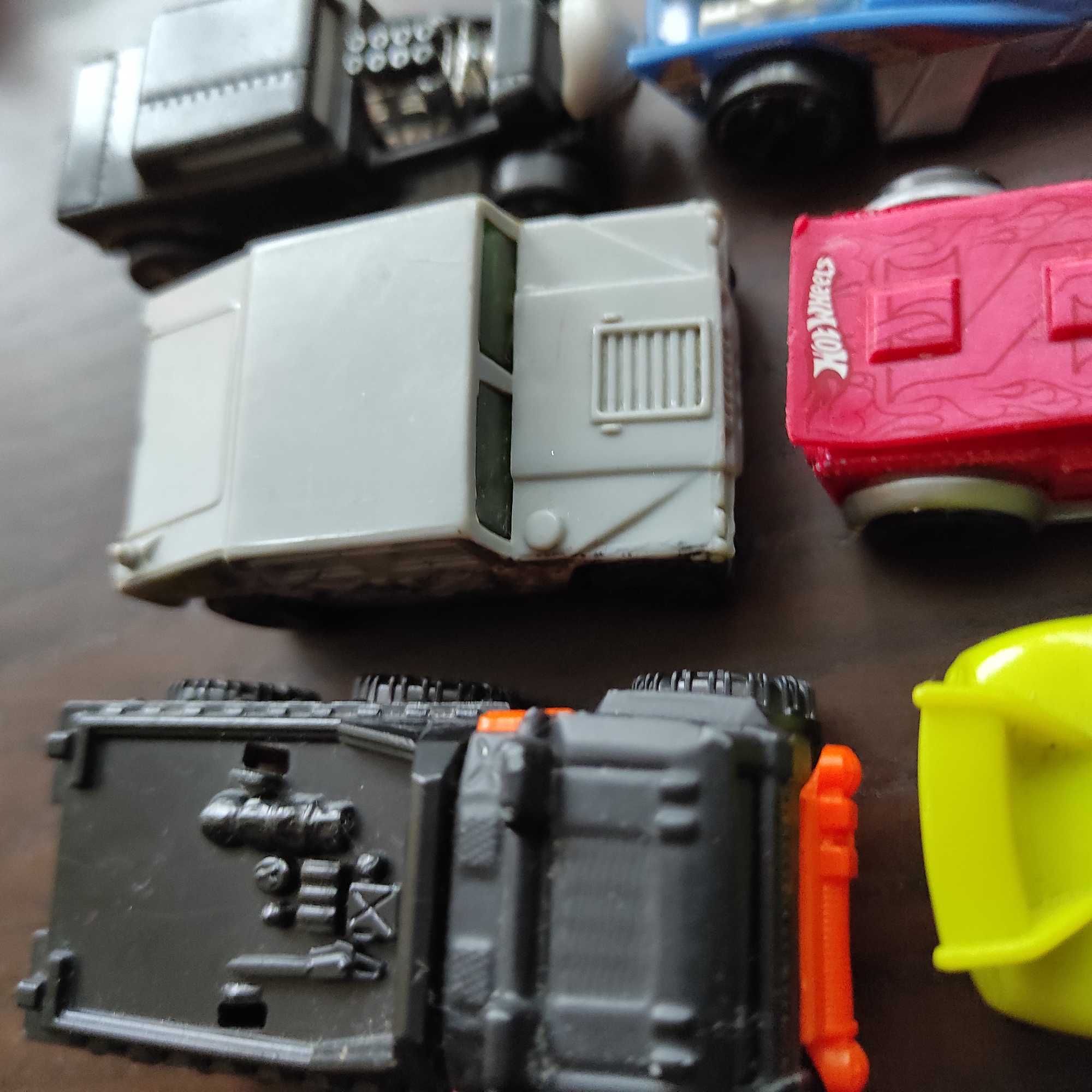 Zestaw samochodów 6 szt hot wheels i inne, stan bardzo dobry , IX