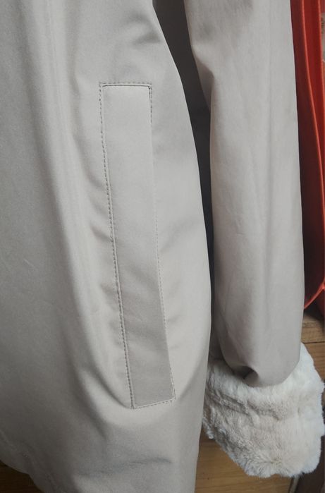 Casaco de peles curto, creme e revetsível