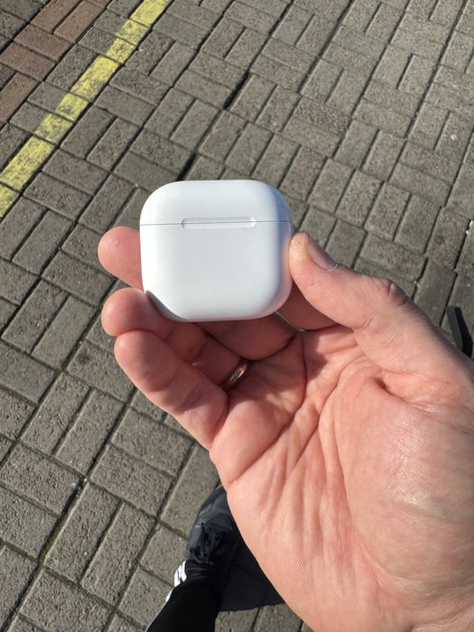 Навушники Apple AirPods 4