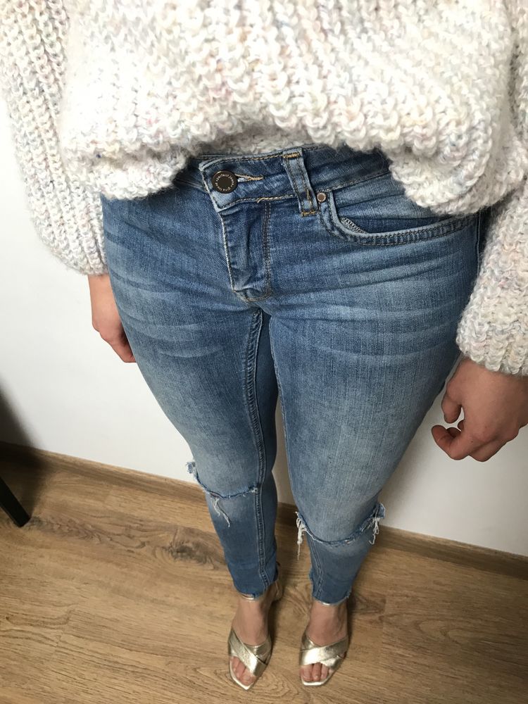Spodnie dżinsowe dżinsy z przetarciami na kolanach Gina Tricot 38 M
