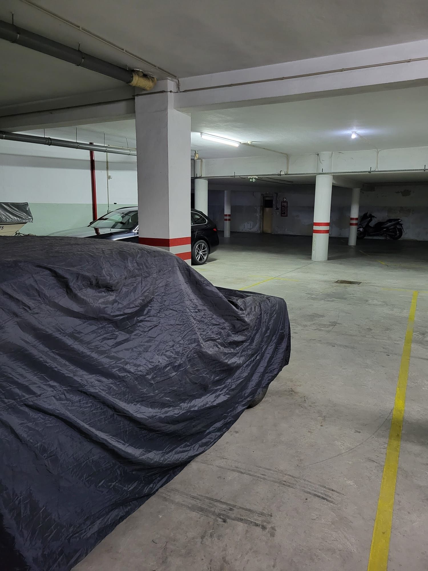 Vendo 2 lugares de garagem + arrumos