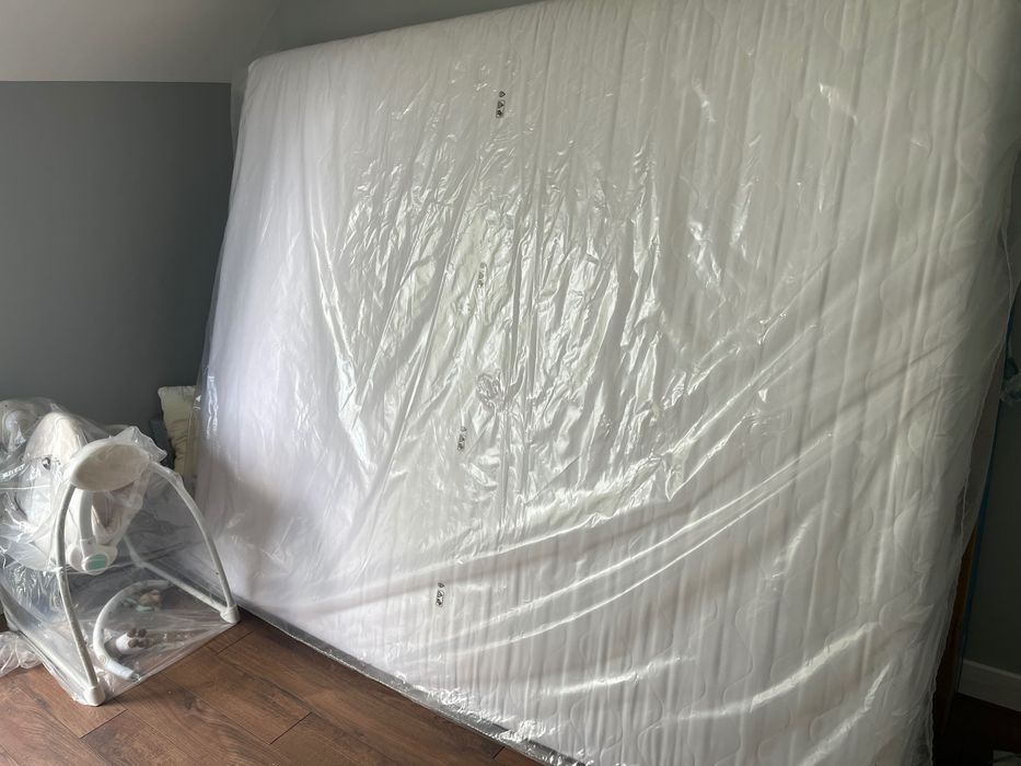 Sprzedam materac 160x200 + opcjonalnie rama łóżka ze stelażem